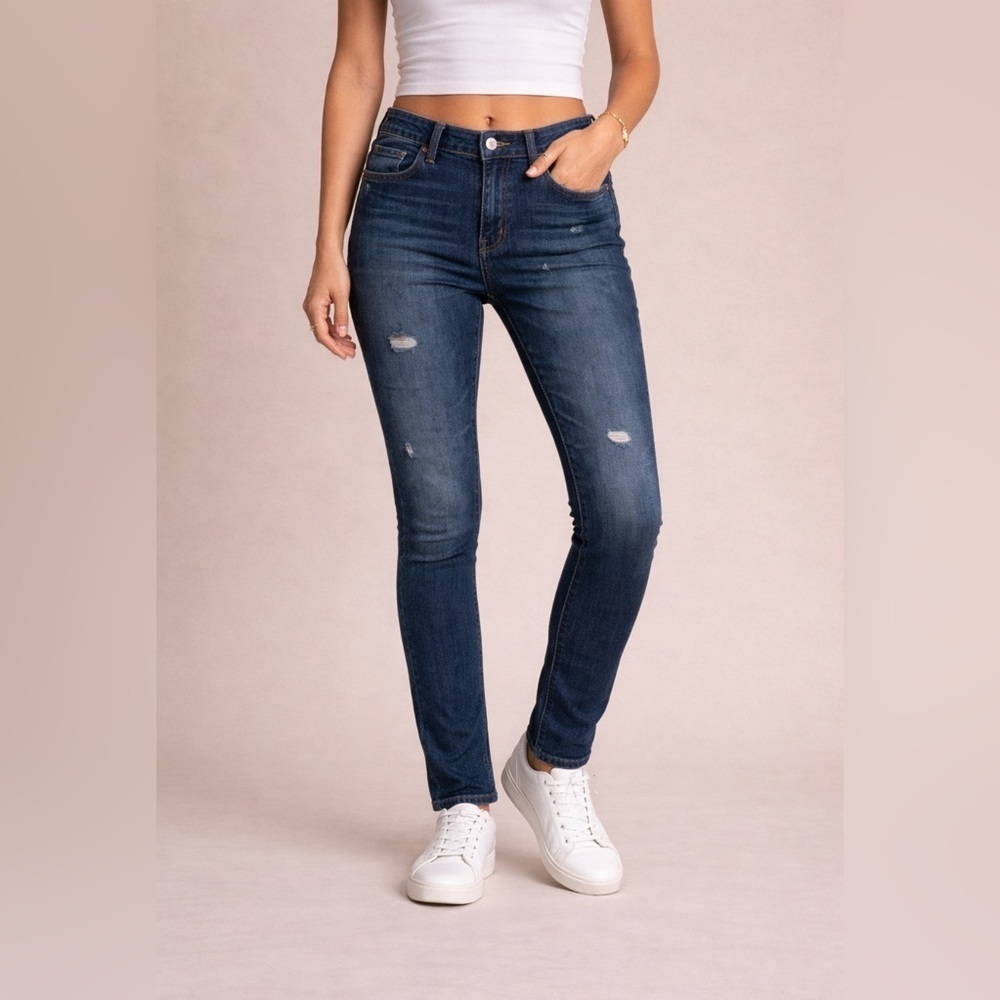 Uniqlo Low-Rise Skinny Dark Blue Tapered Jeans With 2-Way Stretch. Size-12
